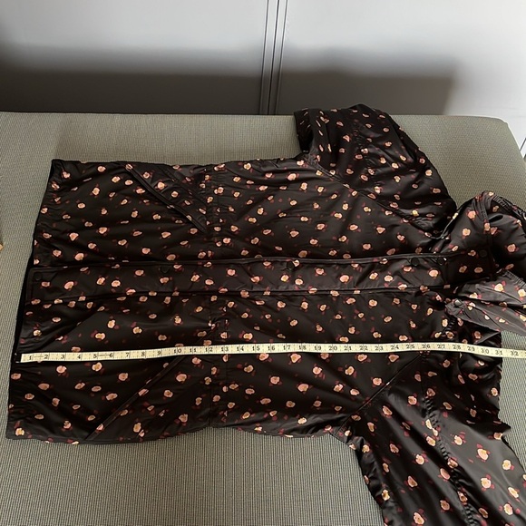 Cabi Rainy Day Reflective Floral Jacket 4115 Oversized Medium - Picture 10 of 11